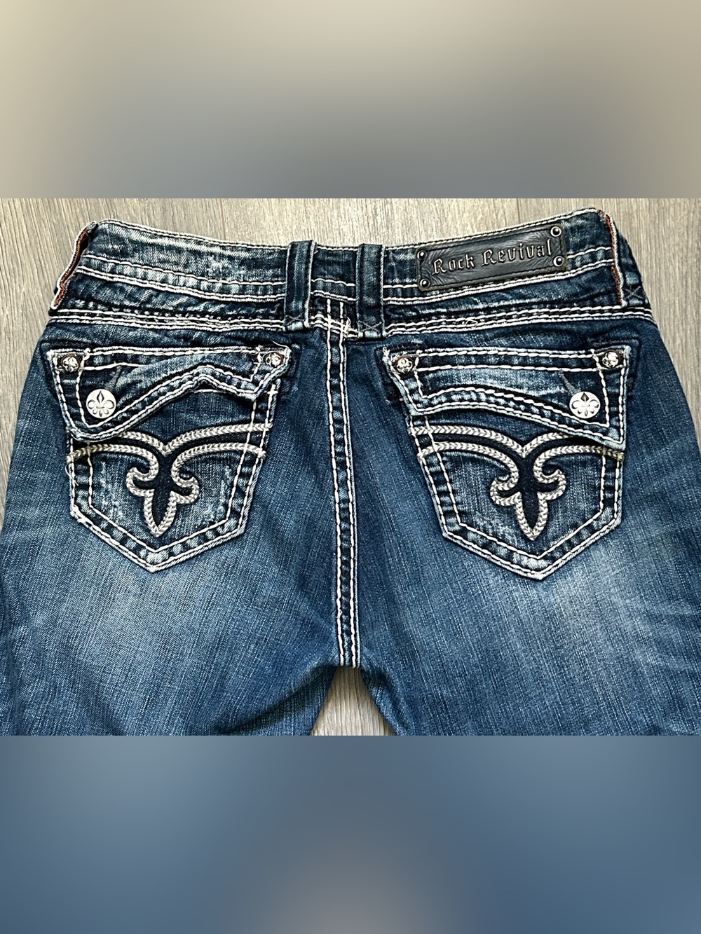 Rock Revival Women’s Blue Embroidered Pocket Cropped Jeans